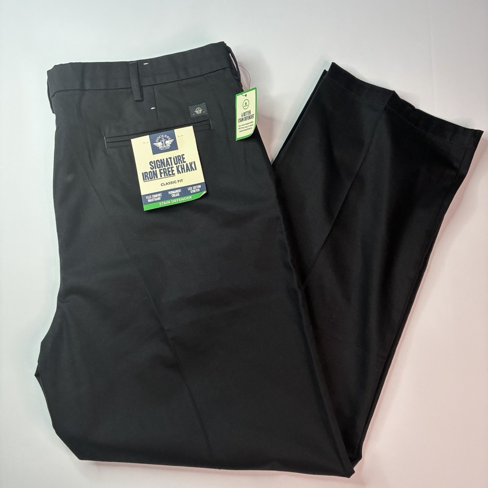 Dockers Signature Khakis Men's 42x32 Black Classic Fit Pleated Comfort Waistband